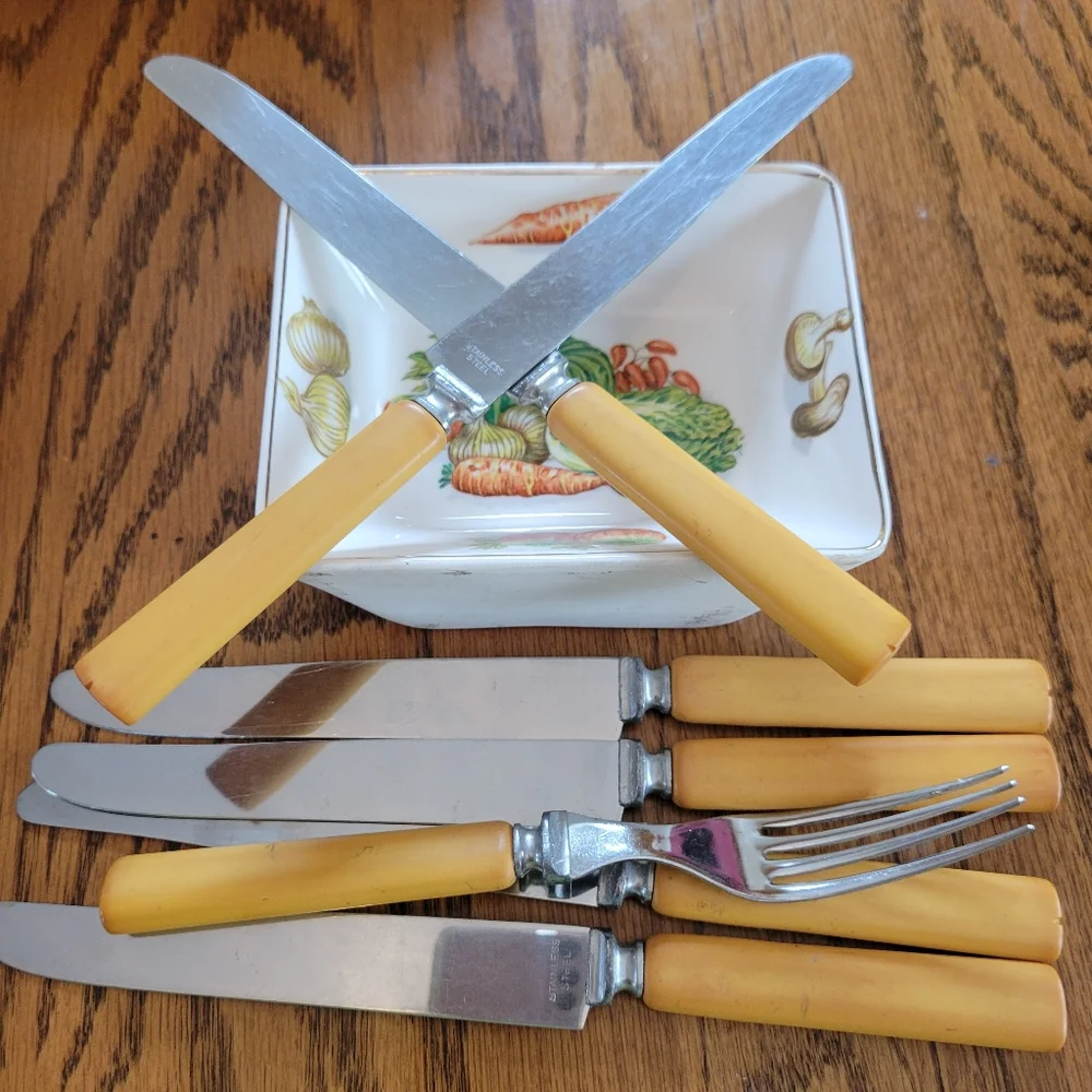 Vintage Yellow Handle Flatware  6 Knives 1 Fork Farmhouse ~ Bakelite or Catalin?